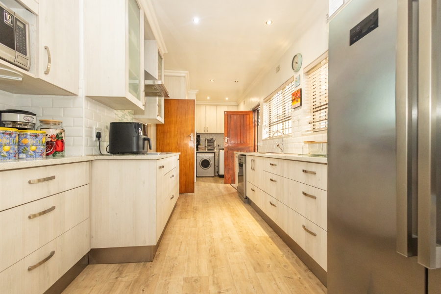 5 Bedroom Property for Sale in Ferndale Western Cape